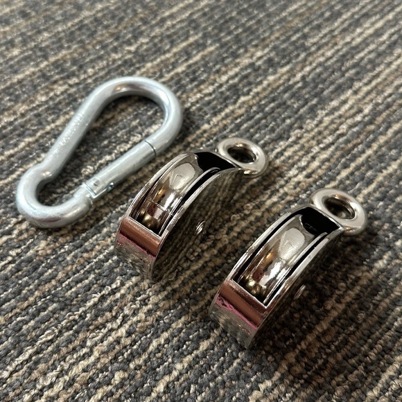 Rope 3/8 inch x 100 ft Braided Red Polypropylene Rope / Hook / 1-1/4" Pulley x2 - Picture 2 of 13